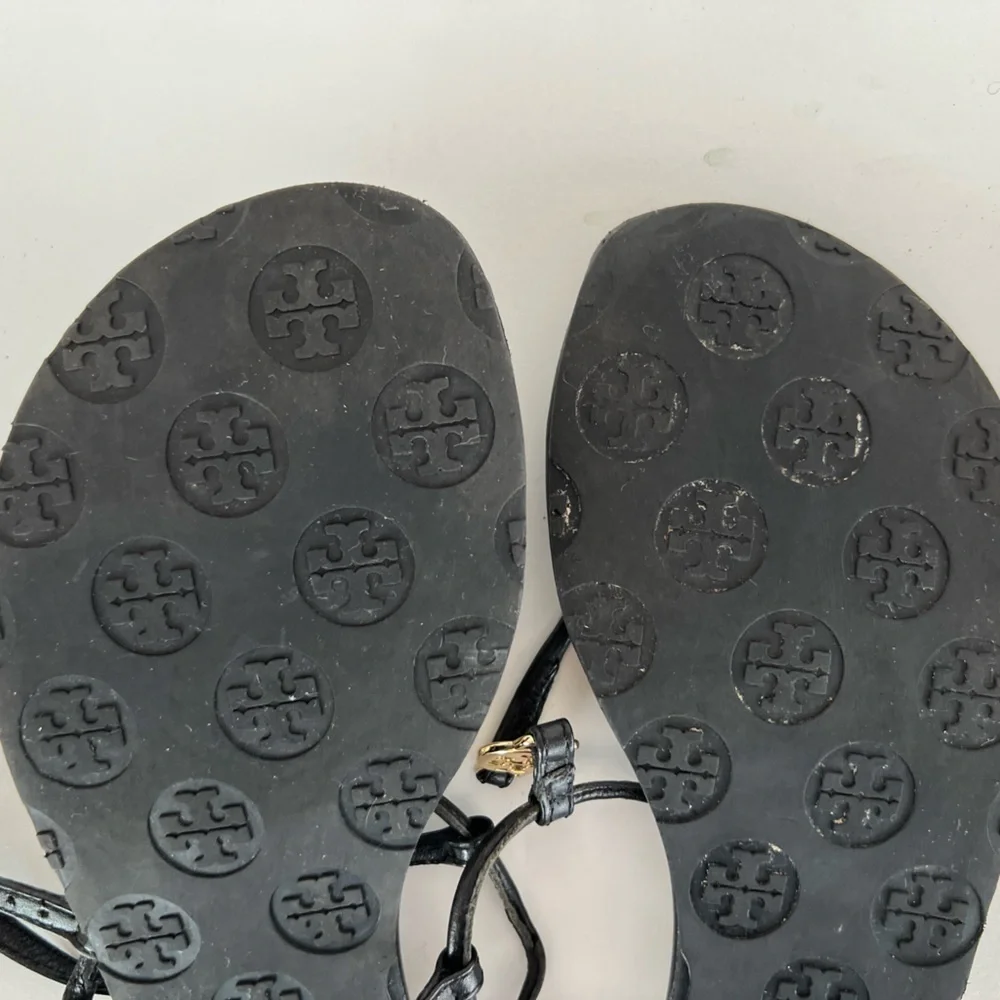 Tory Burch Emmy T-Strap Leather Sandals in Black with Gold Logo, size 6M